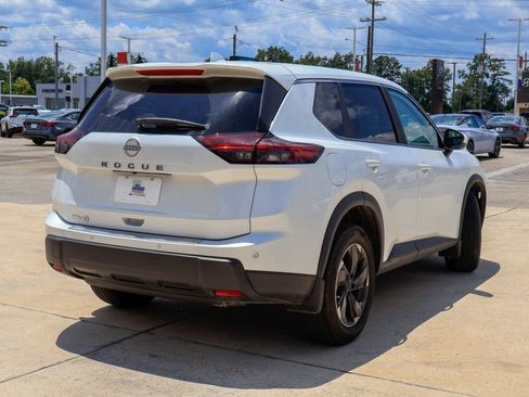 Certified 2026 Nissan Rogue SV w/ Cold Weather Package FWD image 21