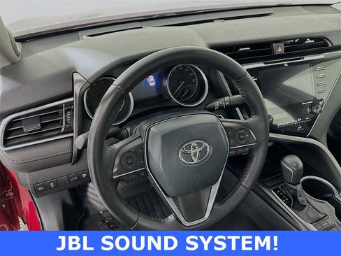 Used 2018 Toyota Camry XLE image 2
