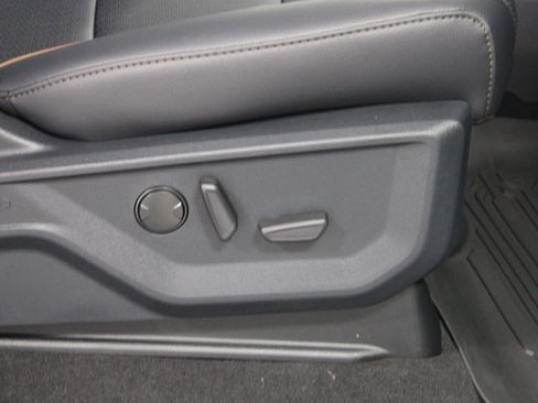 New 2026 Ford F250 Lariat w/ Black Appearance Package image 28