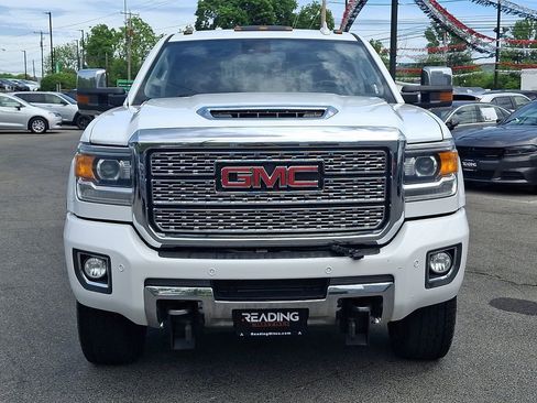 Used 2019 GMC Sierra 2500 Denali w/ Duramax Plus Package AWD/4WD image 2