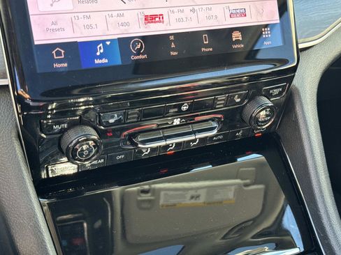 Used 2022 Jeep Grand Cherokee Limited 4xe image 23