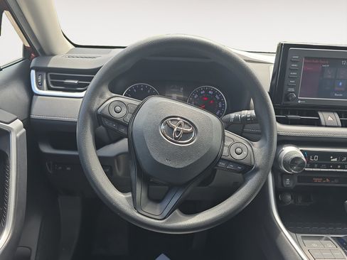 Used 2021 Toyota RAV4 XLE w/ Convenience Package FWD image 15