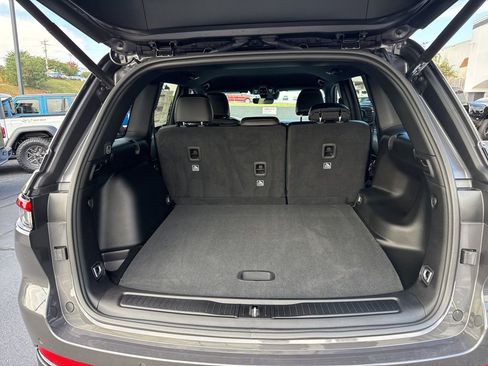 New 2025 Jeep Grand Cherokee Altitude image 10
