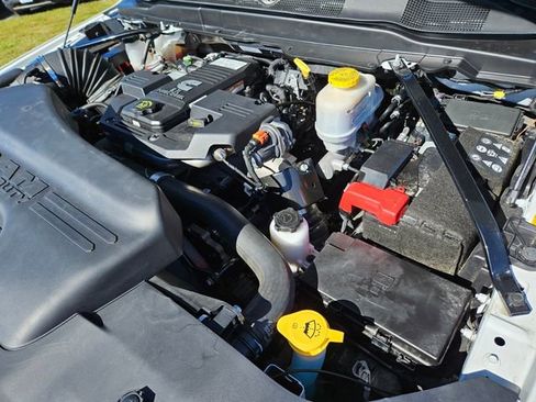 Used 2024 RAM 5500 Tradesman w/ Chrome Appearance Group image 17