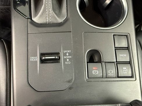 Used 2024 Toyota Highlander LE image 27