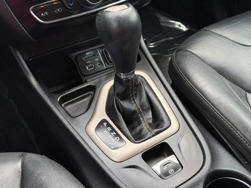 Used 2016 Jeep Cherokee Limited FWD image 27