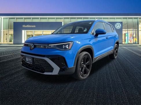 Certified 2025 Volkswagen Taos SEL image 8