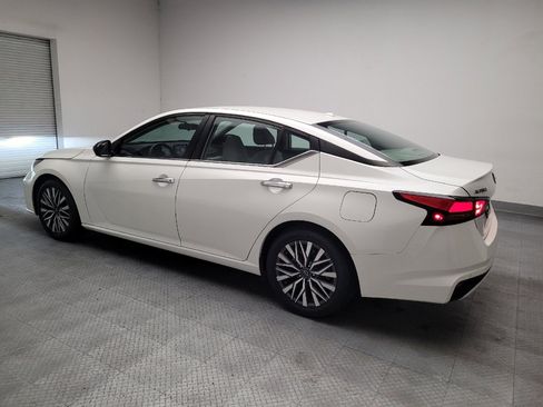 Used 2024 Nissan Altima 2.5 SV FWD image 3