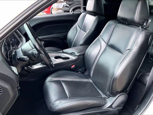 Used 2019 Dodge Challenger SXT w/ Plus Package image 7