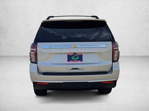 Certified 2022 Chevrolet Suburban LT w/ Luxury Package AWD/4WD image 7