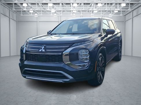 Used 2025 Mitsubishi Outlander SE AWD/4WD image 1
