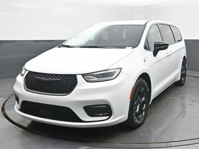 Used 2024 Chrysler Pacifica Limited