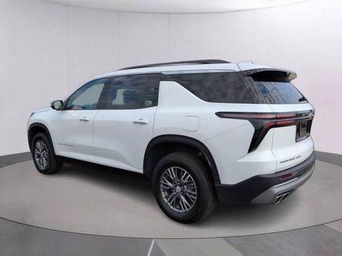 Used 2025 Chevrolet Traverse LT AWD/4WD image 3