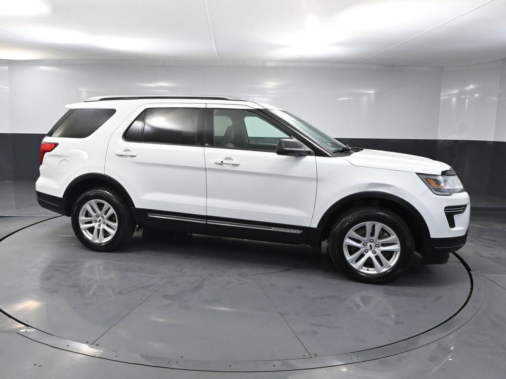 Used 2019 Ford Explorer XLT AWD/4WD image 3