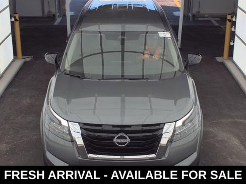 Used 2024 Nissan Pathfinder S image 2