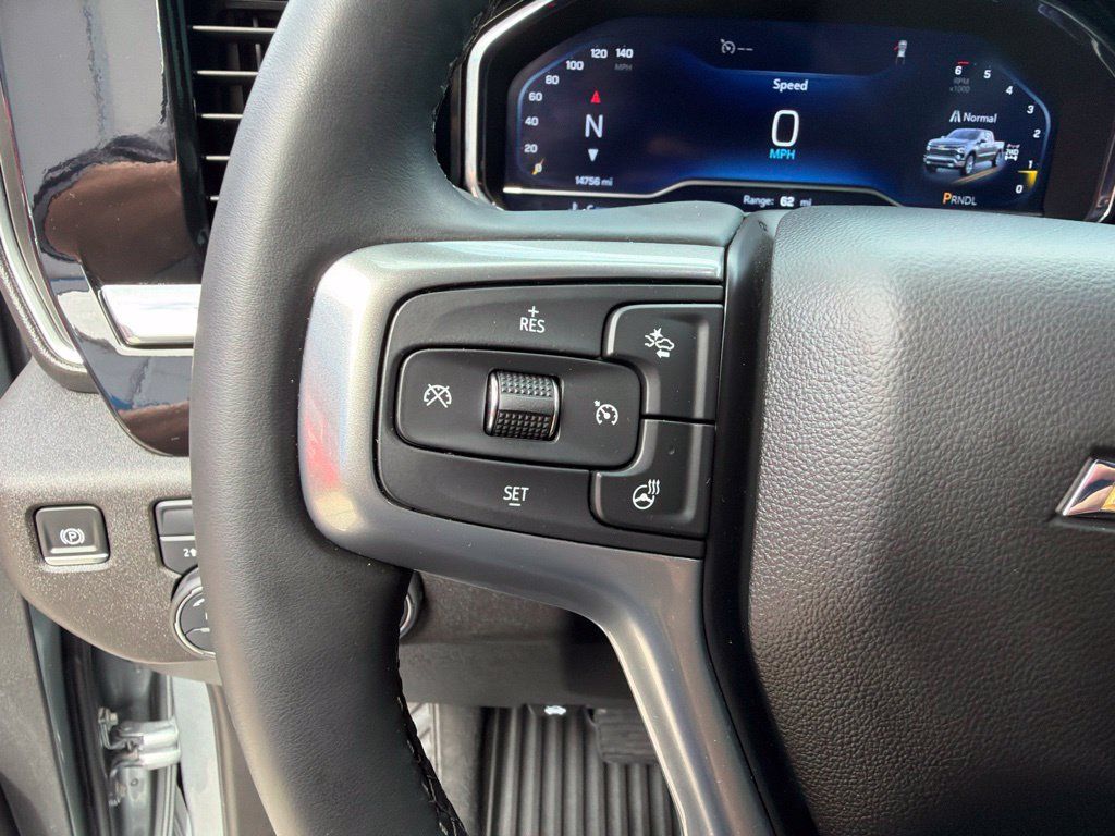Used 2025 Chevrolet Silverado 1500 LT AWD/4WD image 23