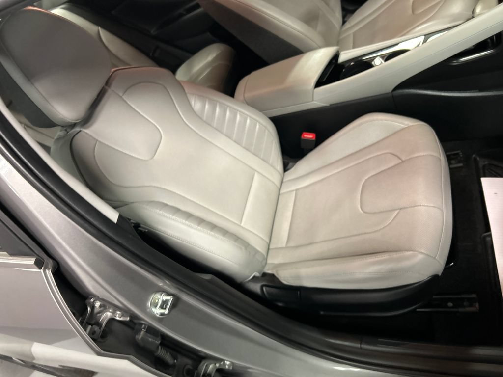 Used 2022 Hyundai Elantra Limited FWD image 24