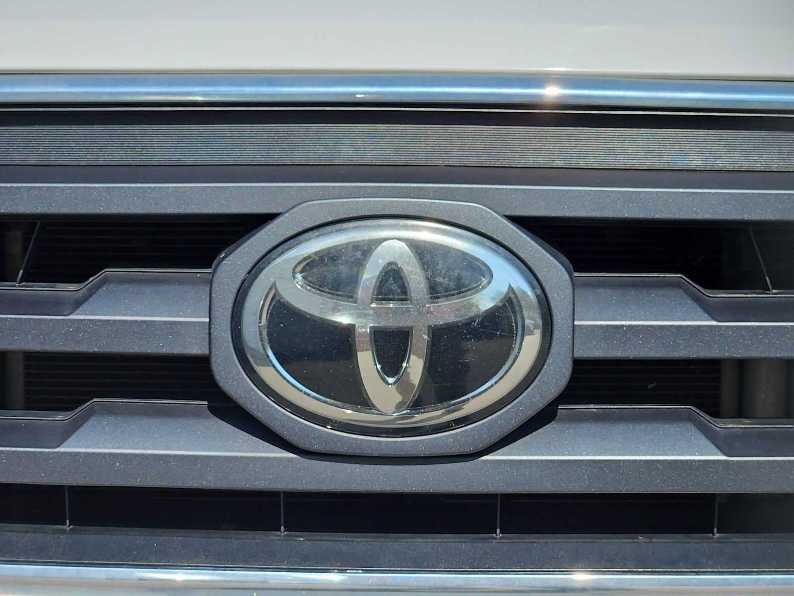 Used 2020 Toyota Tacoma SR5 RWD image 6