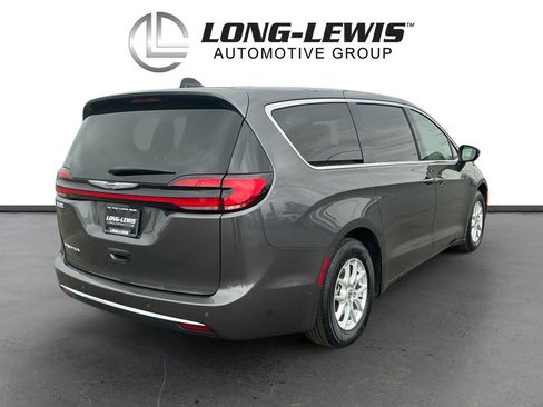 Used 2023 Chrysler Pacifica Touring-L image 7