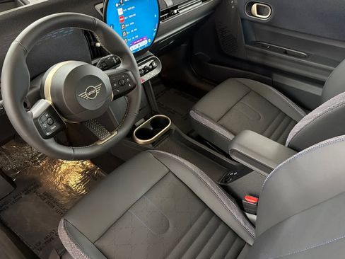 Certified 2025 MINI Cooper 2-Door Hardtop FWD image 11