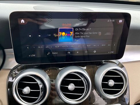 Used 2021 Mercedes-Benz GLC 300 w/ Premium Package image 31