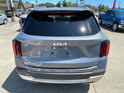 Used 2025 Kia Sorento EX w/ Panoramic Sunroof Package FWD image 6
