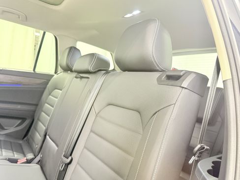 Used 2025 Volkswagen Atlas SEL image 14