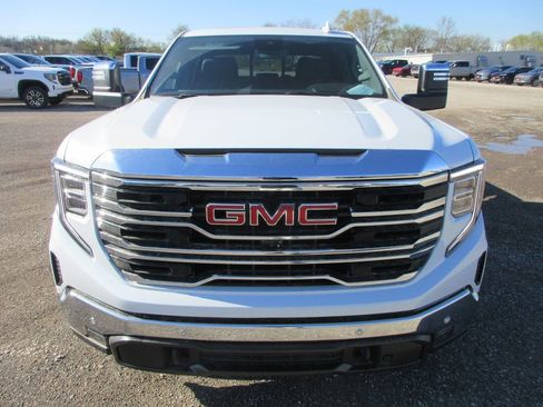 New 2026 GMC Sierra 1500 SLT image 12