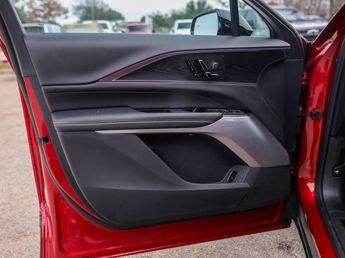 Used 2025 Cadillac Lyriq Luxury image 23