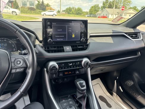 Used 2022 Toyota RAV4 SE w/ Weather & Moonroof Package AWD/4WD image 25
