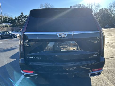 Used 2024 Cadillac Escalade ESV Premium Luxury image 7