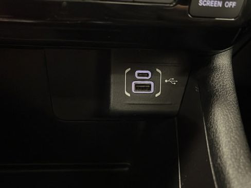 Used 2024 Jeep Compass Latitude w/ Sun and Sound Group AWD/4WD image 31