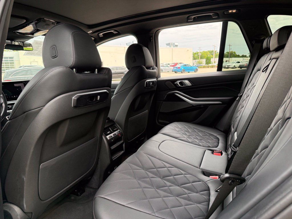 Used 2024 BMW X5 xDrive40i w/ M Sport Package AWD/4WD image 36