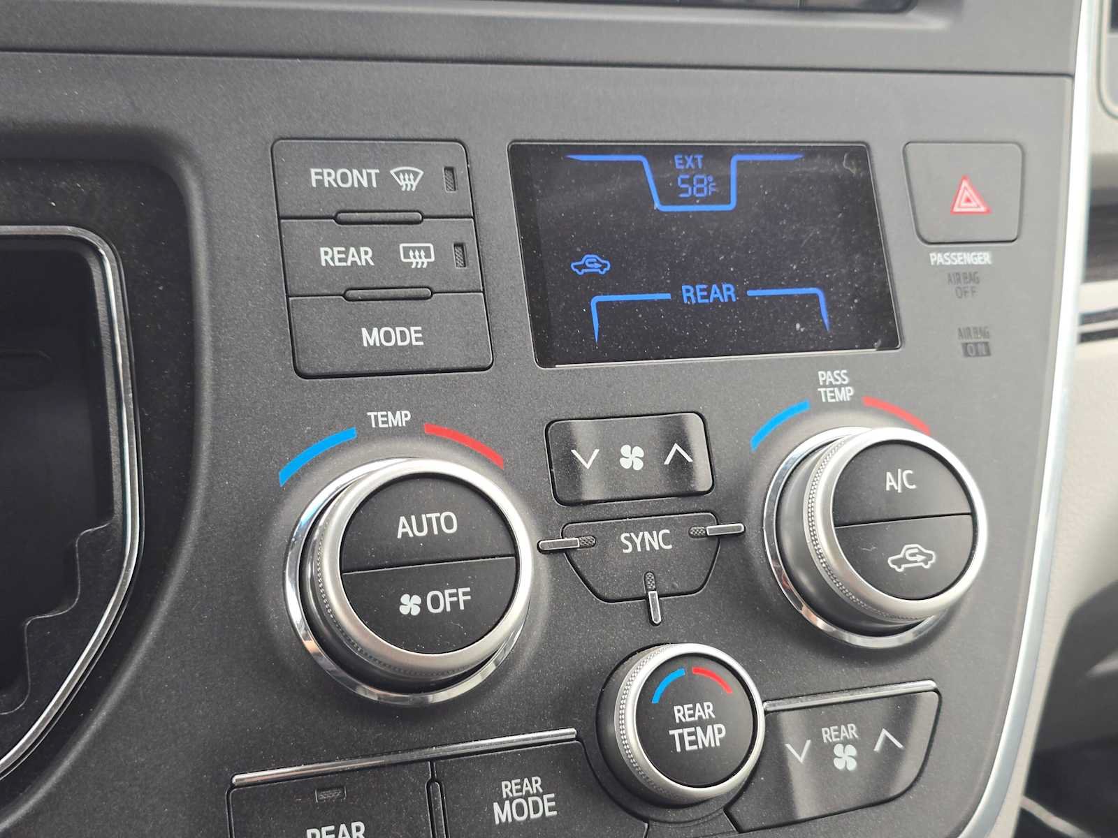 Used 2016 Toyota Sienna XLE w/ XLE Navigation Package FWD image 27