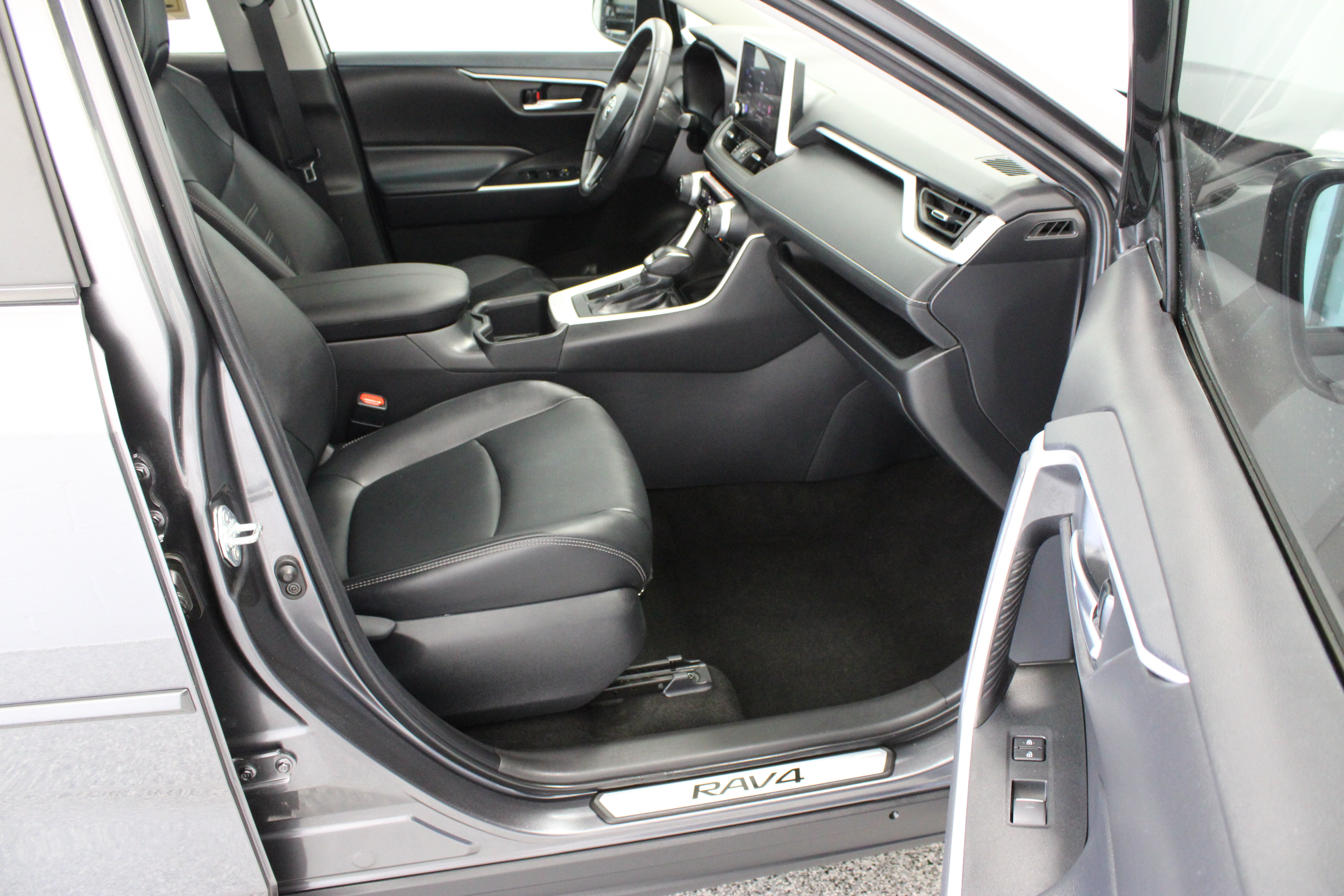 Certified 2025 Toyota RAV4 XLE Premium FWD image 36