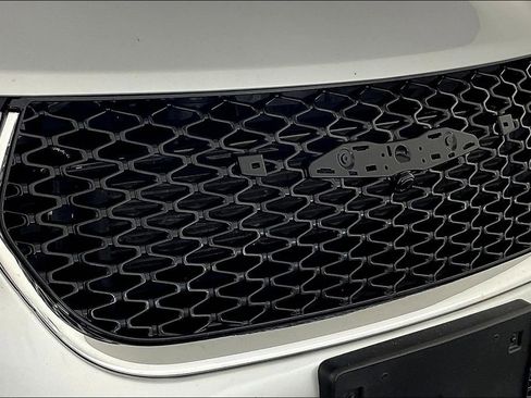 Used 2024 Chrysler Pacifica Touring-L image 39