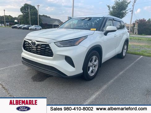 Used 2022 Toyota Highlander L AWD/4WD image 1