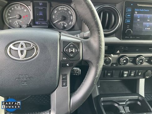 Used 2018 Toyota Tacoma TRD Off-Road image 40