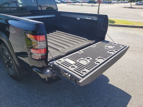 Used 2024 Nissan Frontier Pro-X w/ Pro Convenience Package RWD image 12