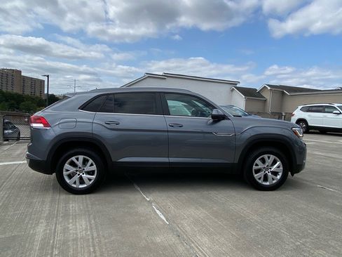 Used 2020 Volkswagen Atlas Cross Sport S image 2