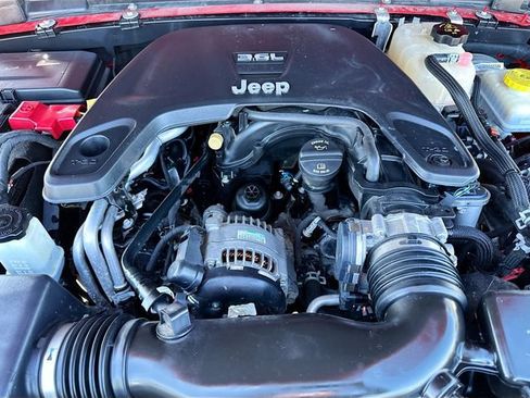 Used 2018 Jeep Wrangler Unlimited Sport S AWD/4WD image 28