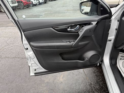 Used 2021 Nissan Rogue Sport SV w/ Technology Package image 15