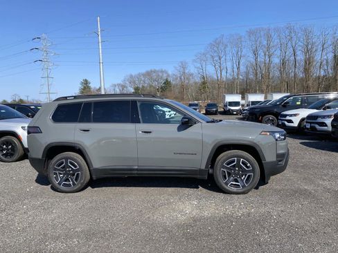 New 2026 Jeep Cherokee Laredo image 2
