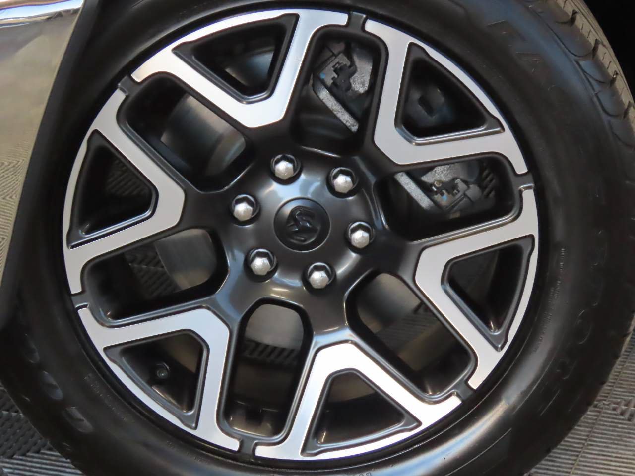 Used 2025 RAM 1500 Laramie AWD/4WD image 8