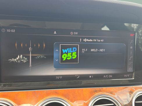 Used 2018 Mercedes-Benz E 300 image 29