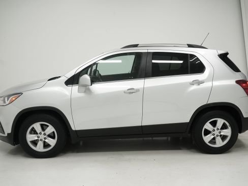 Used 2019 Chevrolet Trax LT w/ LT Convenience Package FWD image 7