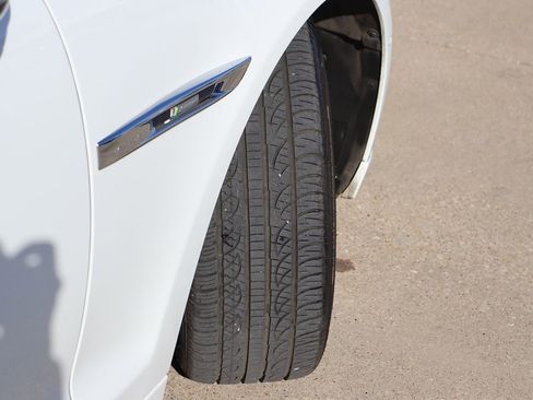 Used 2018 Jaguar XJ R-Sport image 58