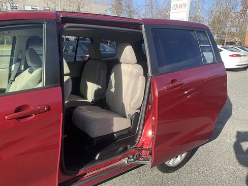 Used 2015 MAZDA MAZDA5 Sport image 12