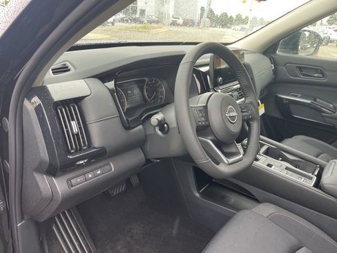 New 2025 Nissan Pathfinder SV image 9