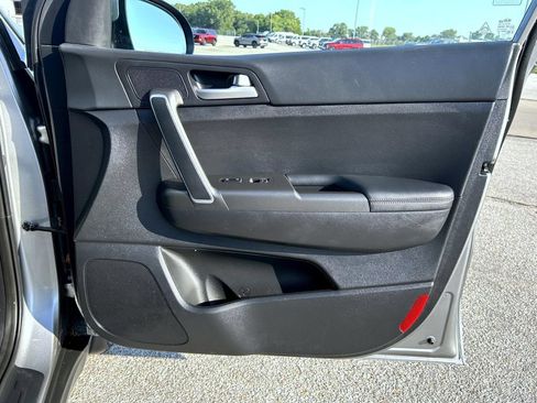 Used 2020 Kia Sportage LX AWD/4WD image 16